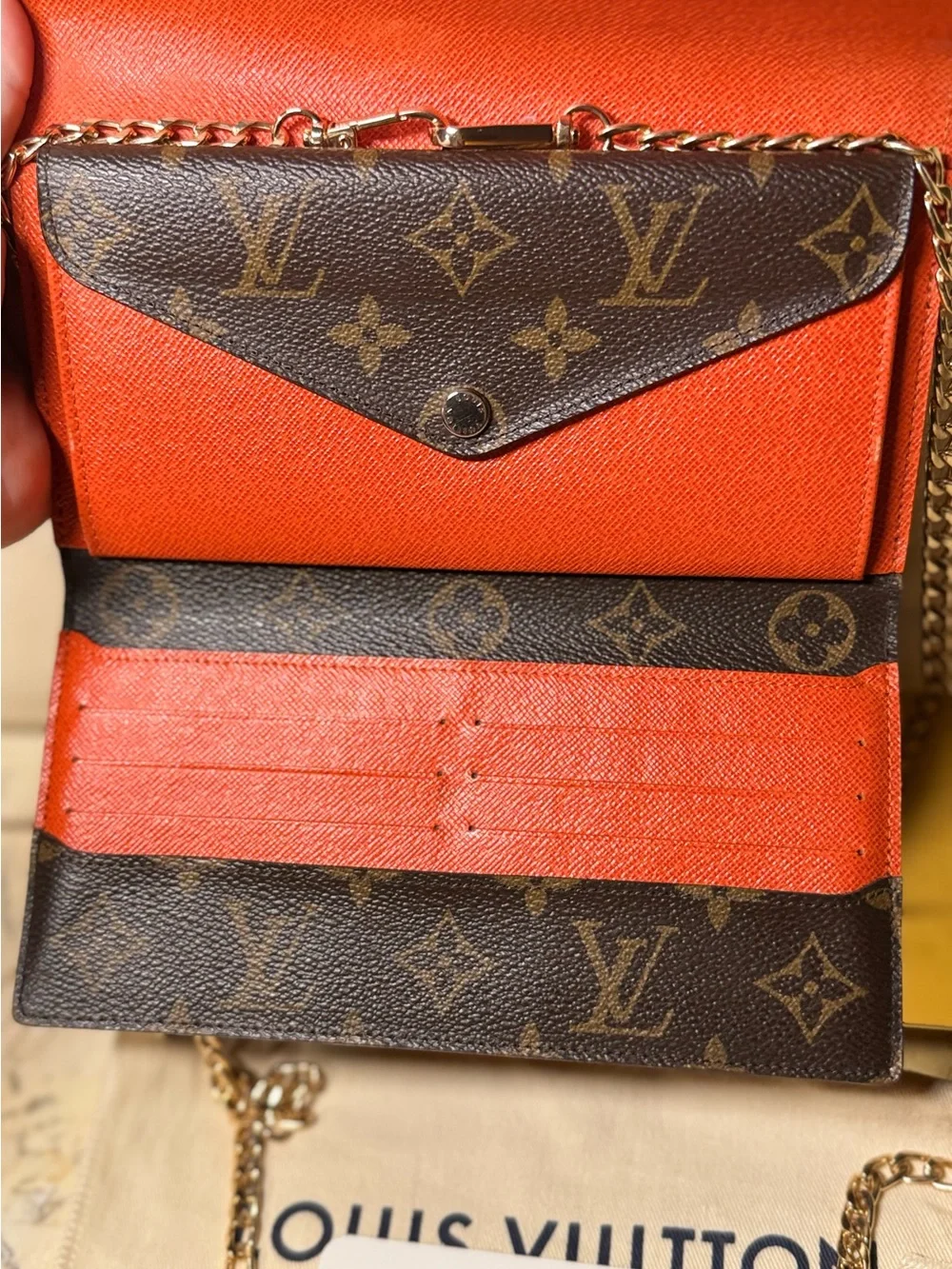 Louis Vuitton Monogram Envelope with Chain - Picture 9 of 15